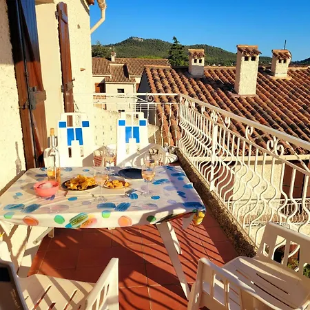 Studio Terrasse Cyr Sur Mer *