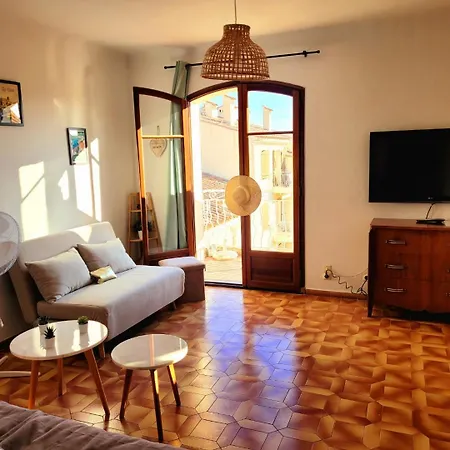 Апартаменты Studio Terrasse Cyr Sur Mer Сен-Сир-сюр-Мер